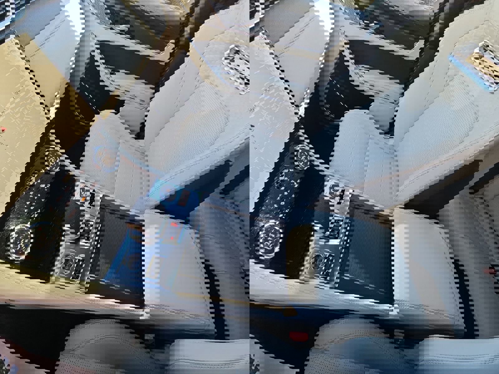 Used 2023 Jaguar F-PACE SVR image 17