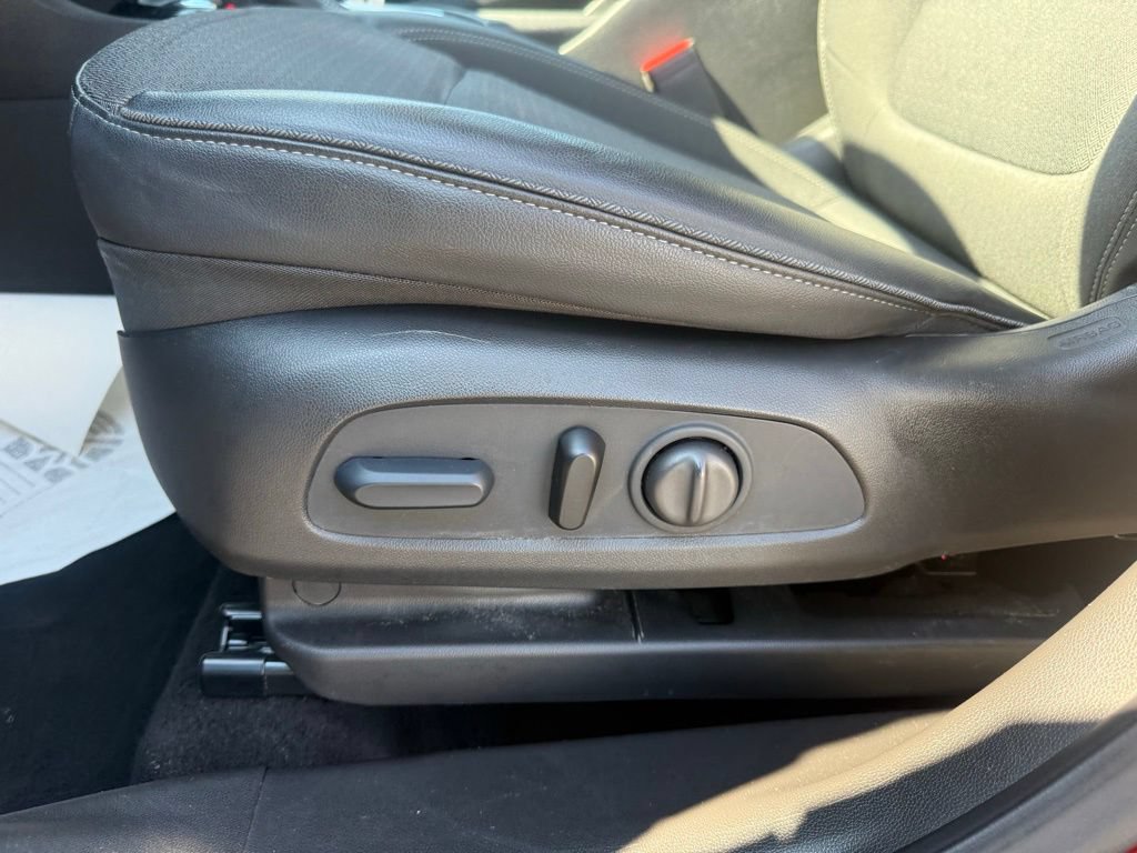 Used 2023 Buick Encore GX Preferred w/ Cold Weather Comfort Package FWD image 18