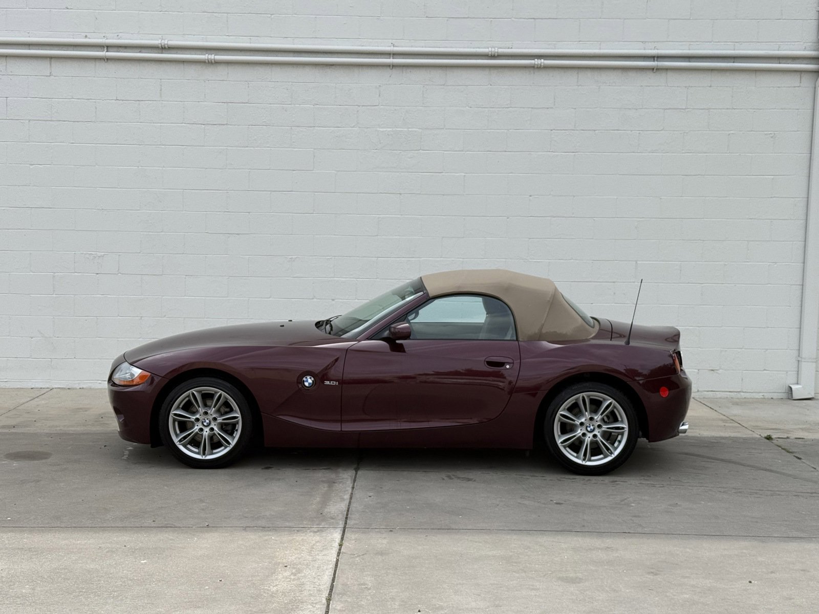 Used 2004 BMW Z4 3.0i RWD image 14