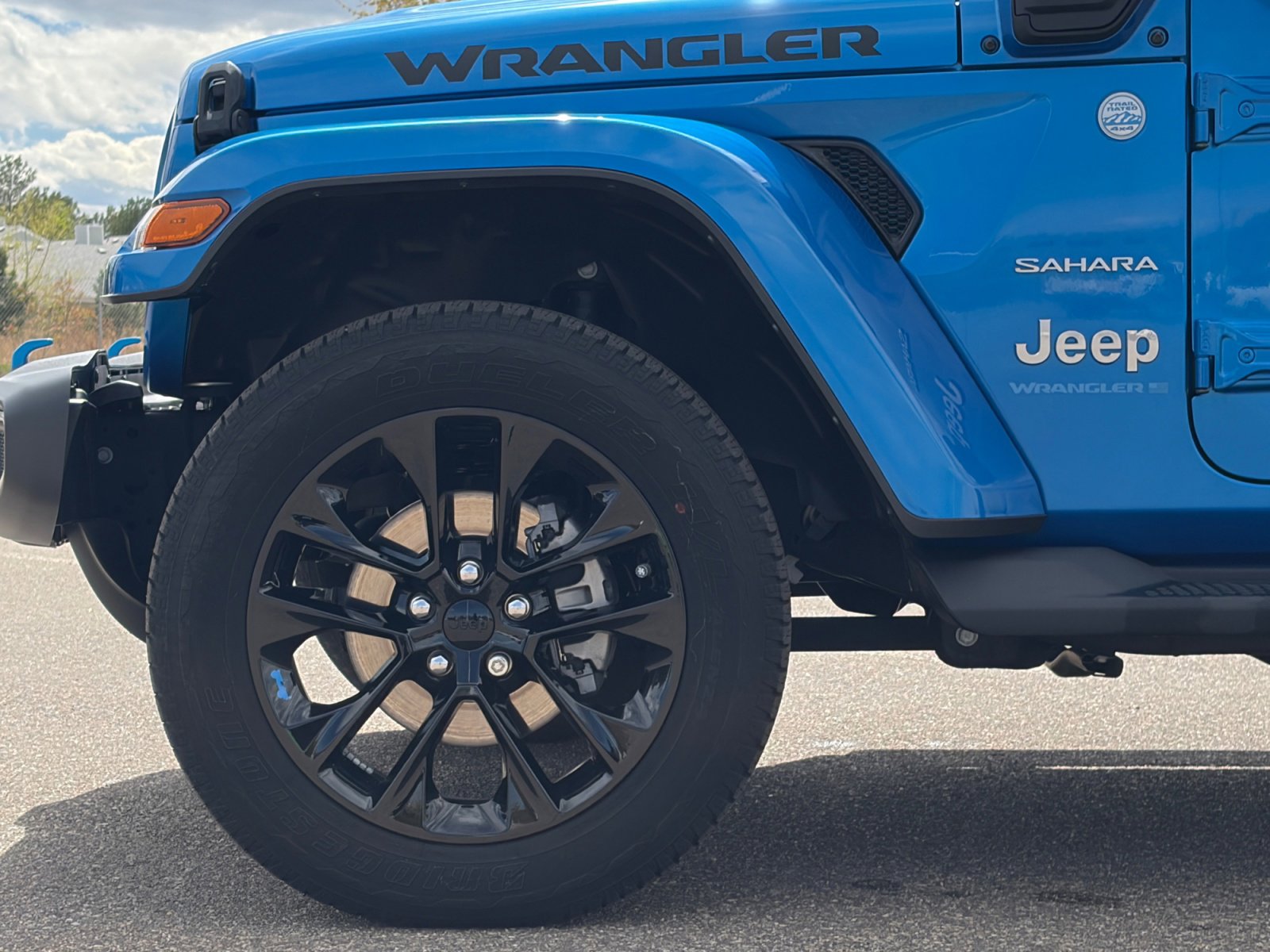 Used 2023 Jeep Wrangler Sahara w/ Cold Weather Group image 10