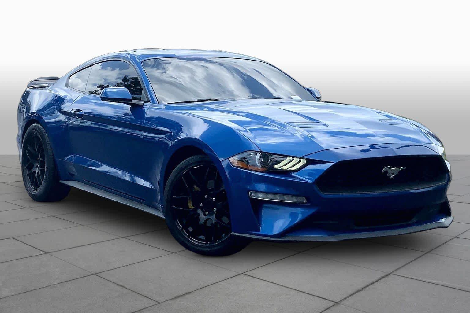 Used 2018 Ford Mustang Coupe RWD image 3