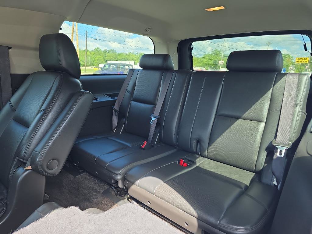 Used 2012 Cadillac Escalade ESV Luxury AWD/4WD image 18