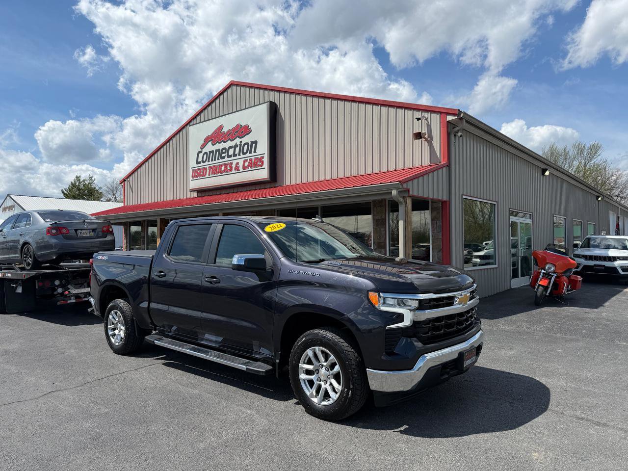 Used 2022 Chevrolet Silverado 1500 LT AWD/4WD image 2