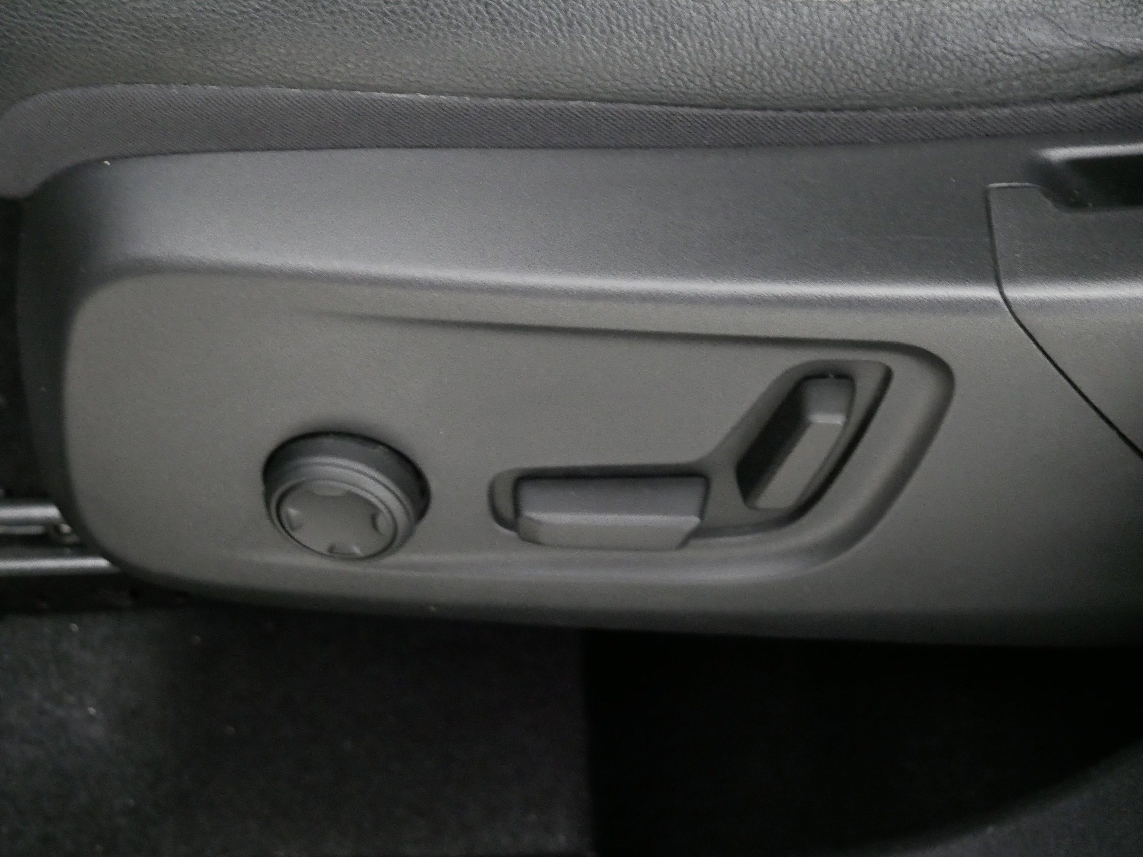 Used 2021 Volvo XC40 T5 Momentum image 20