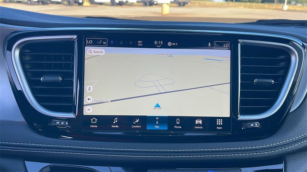 New 2025 Chrysler Pacifica Limited image 24