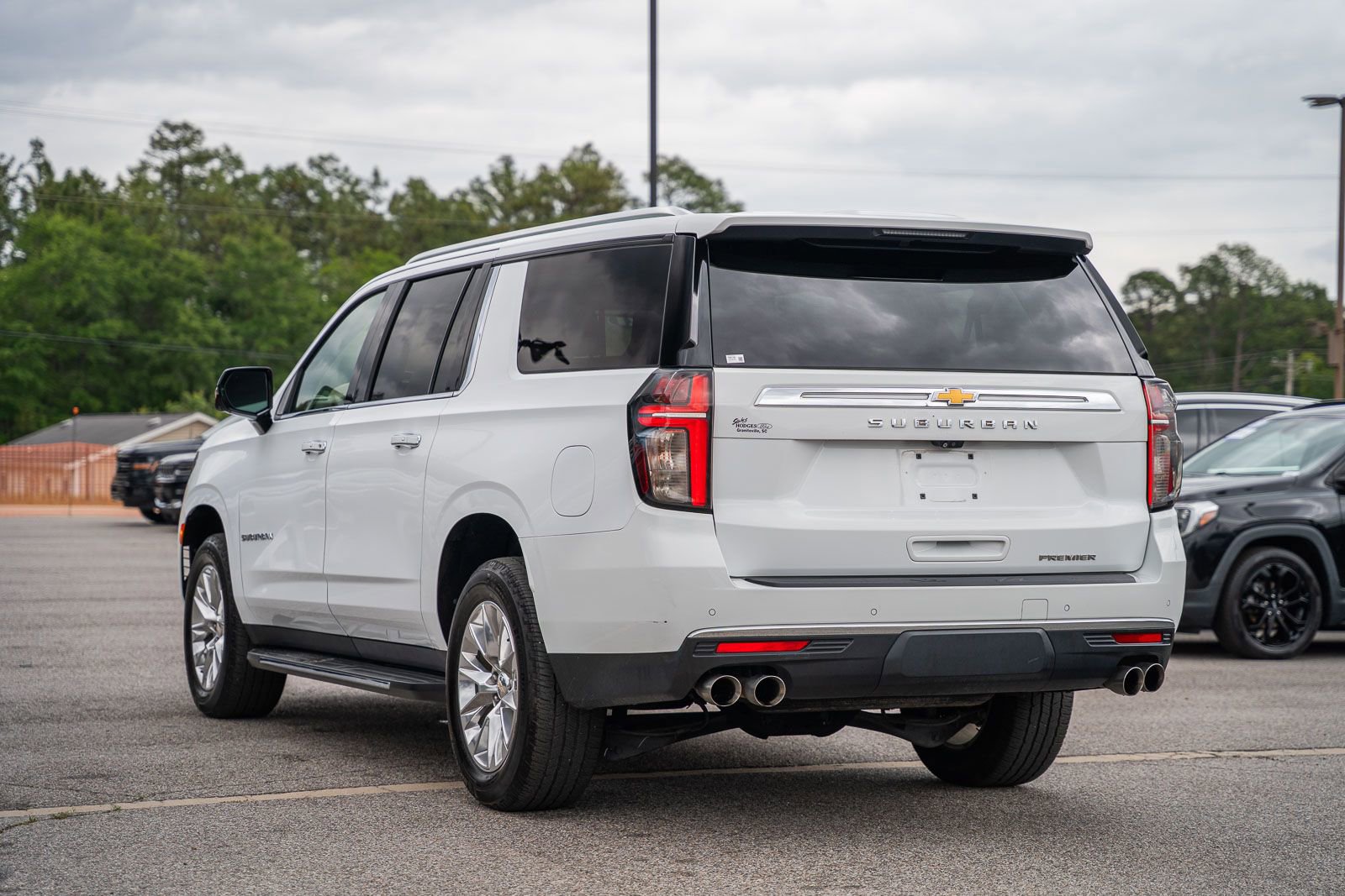 Used 2021 Chevrolet Suburban Premier w/ Premium Package RWD image 5