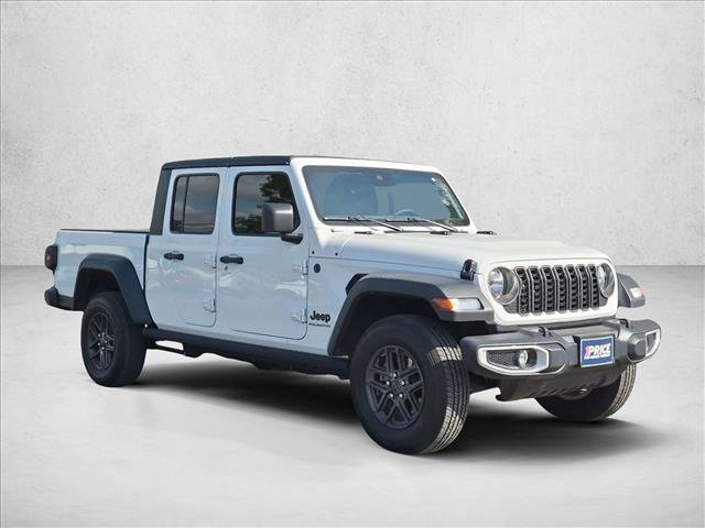 Used 2025 Jeep Gladiator Sport AWD/4WD image 3