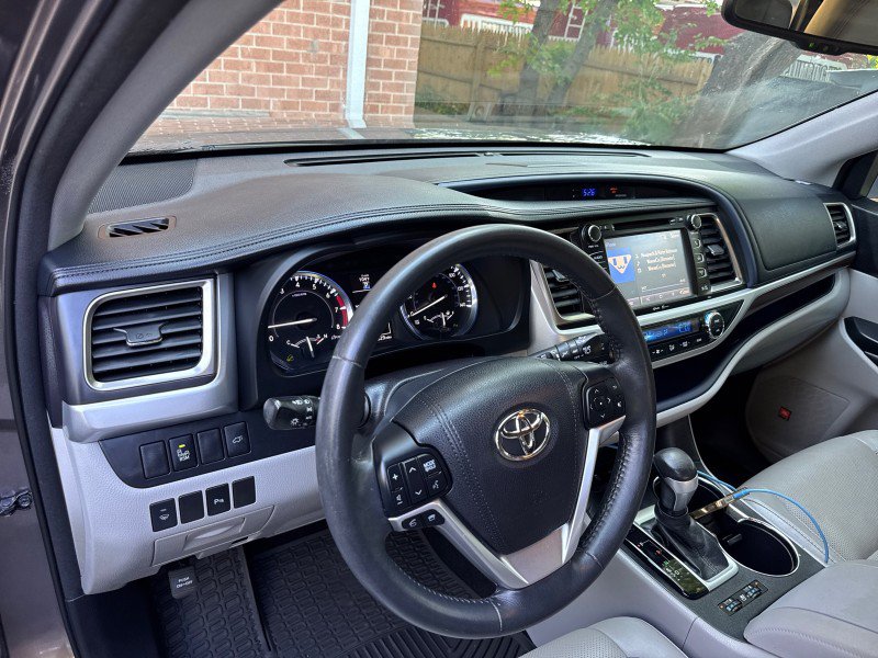 Used 2015 Toyota Highlander Limited AWD/4WD image 17