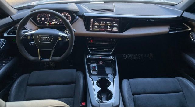 Used 2022 Audi e-tron GT Premium Plus image 16