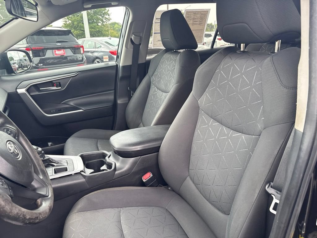 Used 2021 Toyota RAV4 XLE AWD/4WD image 31
