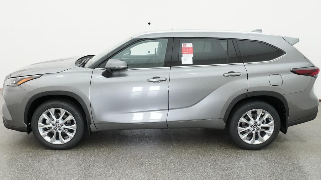 New 2026 Toyota Highlander Limited AWD/4WD image 3
