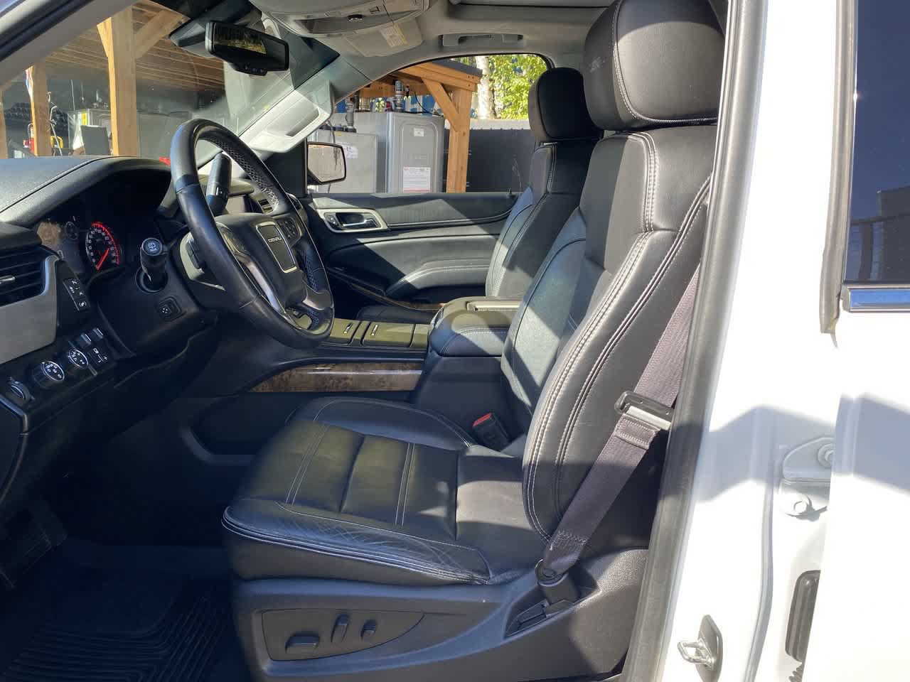 Used 2016 GMC Yukon XL Denali w/ Open Road Package AWD/4WD image 13