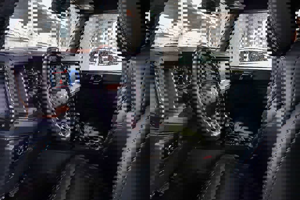 New 2025 Ford Bronco Badlands image 16