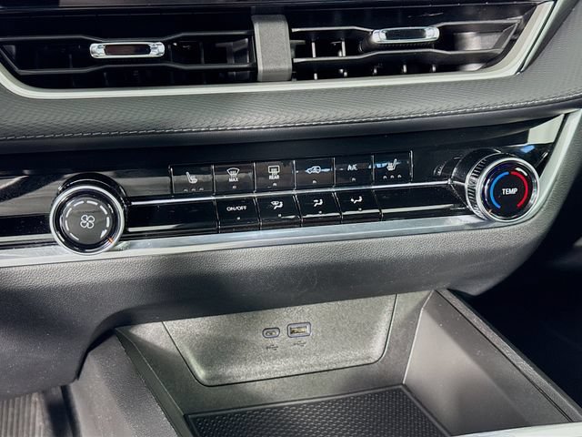 Used 2025 Chevrolet Equinox LT FWD image 17
