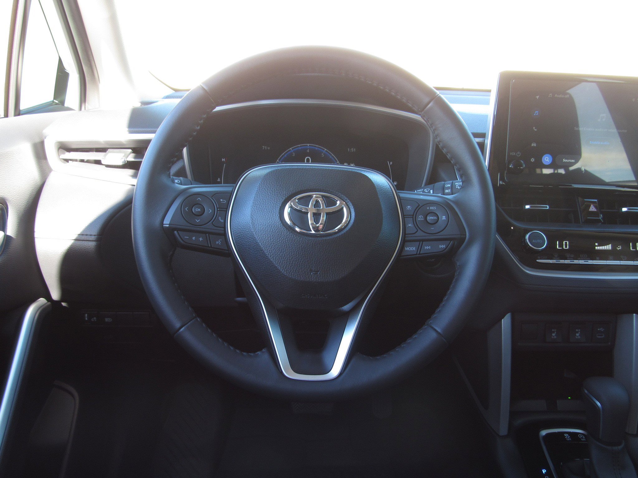 Used 2025 Toyota Corolla Cross XLE image 25