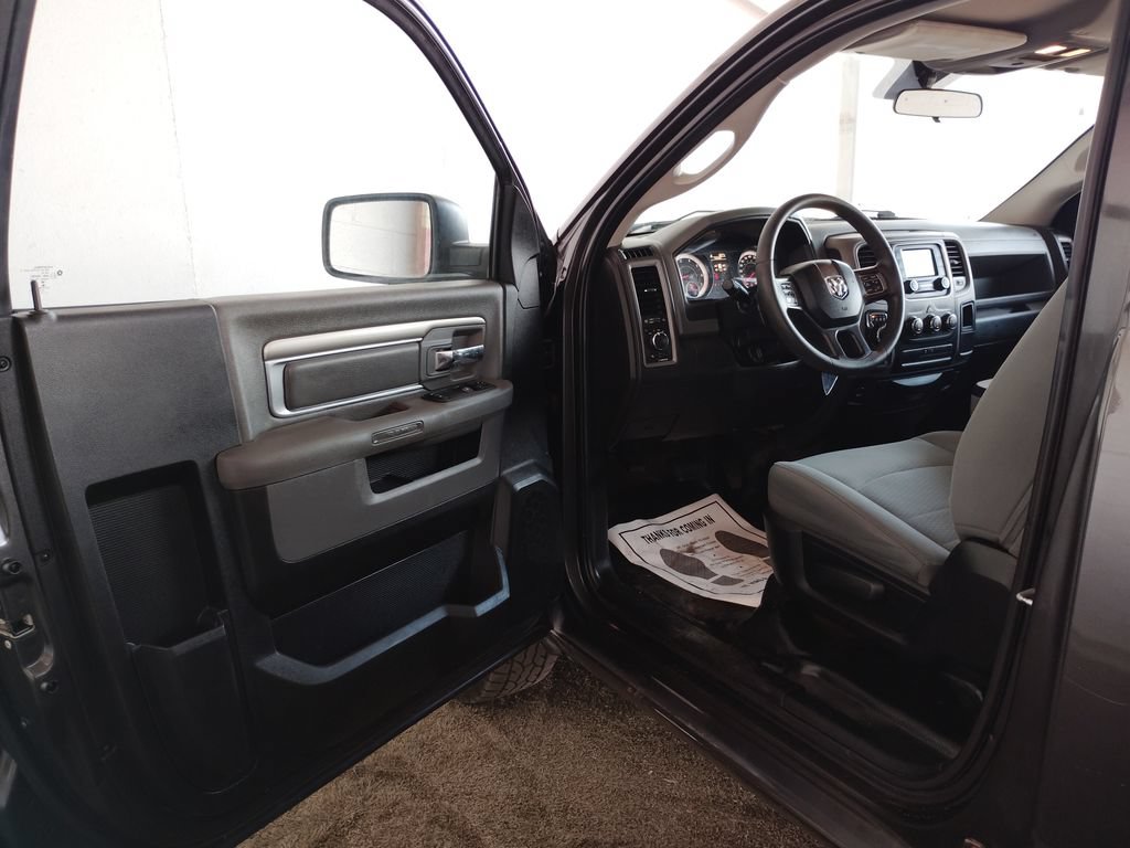 Used 2018 RAM 1500 Express AWD/4WD image 17