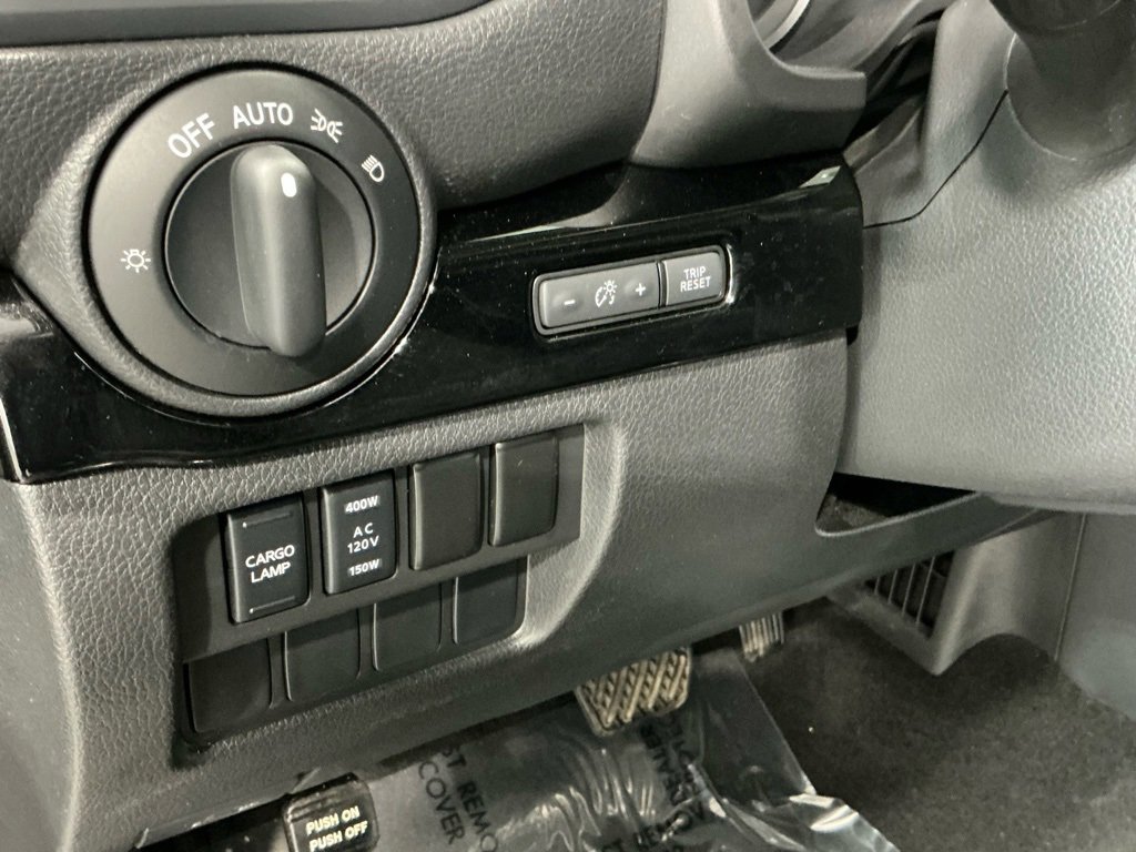 Used 2024 Nissan Titan SV w/ SV Convenience Package image 20