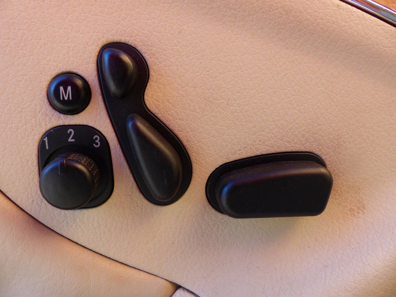 Used 2009 Mercedes-Benz CLK 350 Coupe image 21