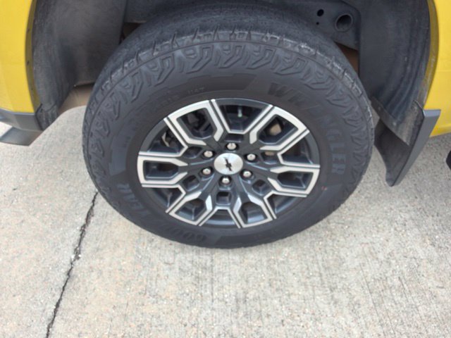 Used 2023 Chevrolet Colorado Z71 AWD/4WD image 12