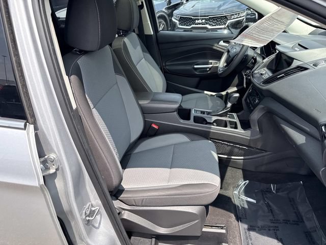 Used 2017 Ford Escape SE w/ Equipment Group 201A AWD/4WD image 9