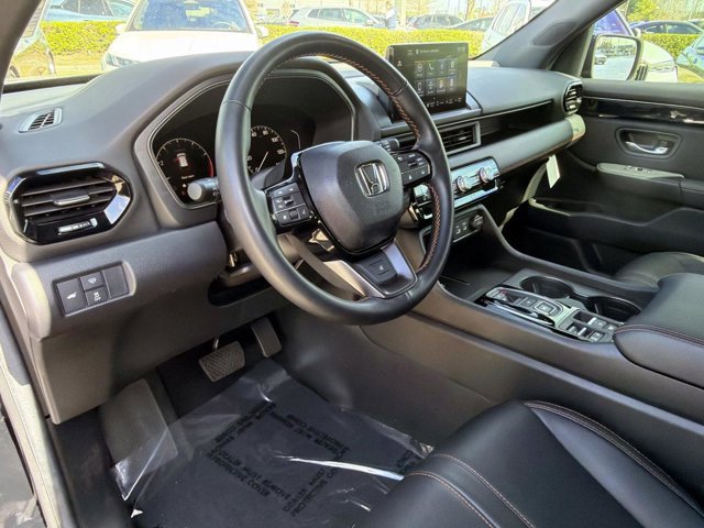 Used 2025 Honda Pilot TrailSport image 18