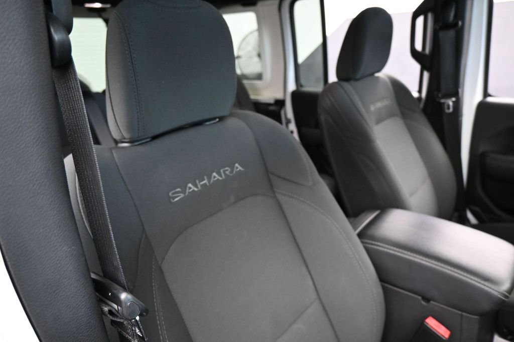 Used 2022 Jeep Wrangler Unlimited Sahara AWD/4WD image 39