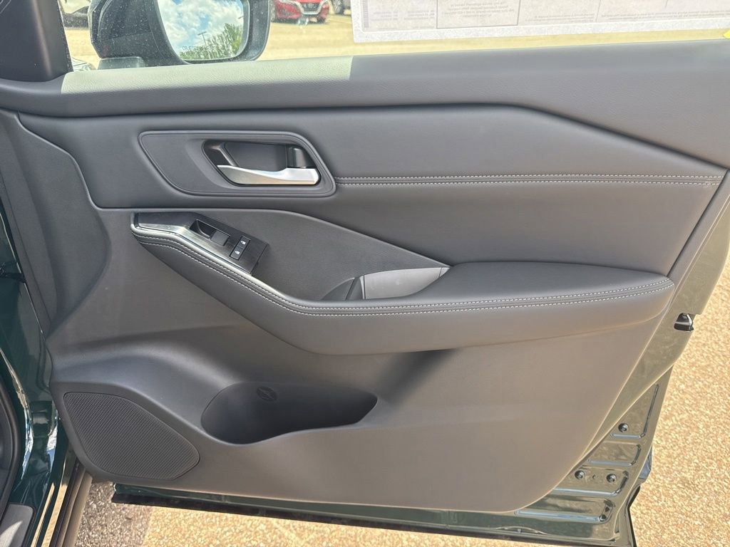 New 2026 Nissan Rogue SV AWD/4WD image 27