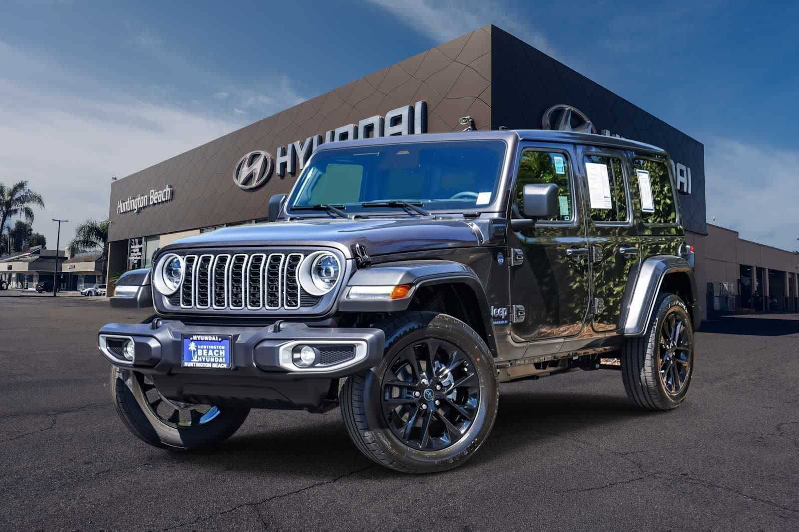 Used 2025 Jeep Wrangler Unlimited Sahara w/ Safety Group
