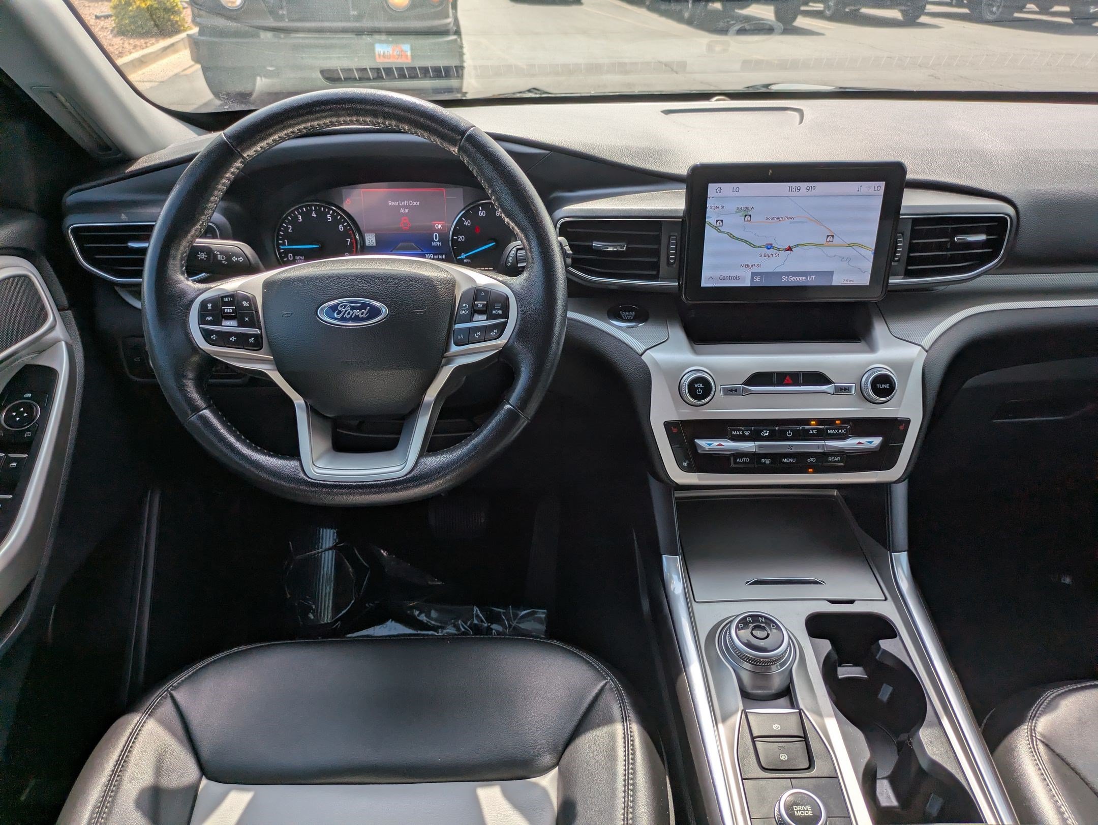 Used 2022 Ford Explorer XLT w/ Equipment Group 202A AWD/4WD image 29