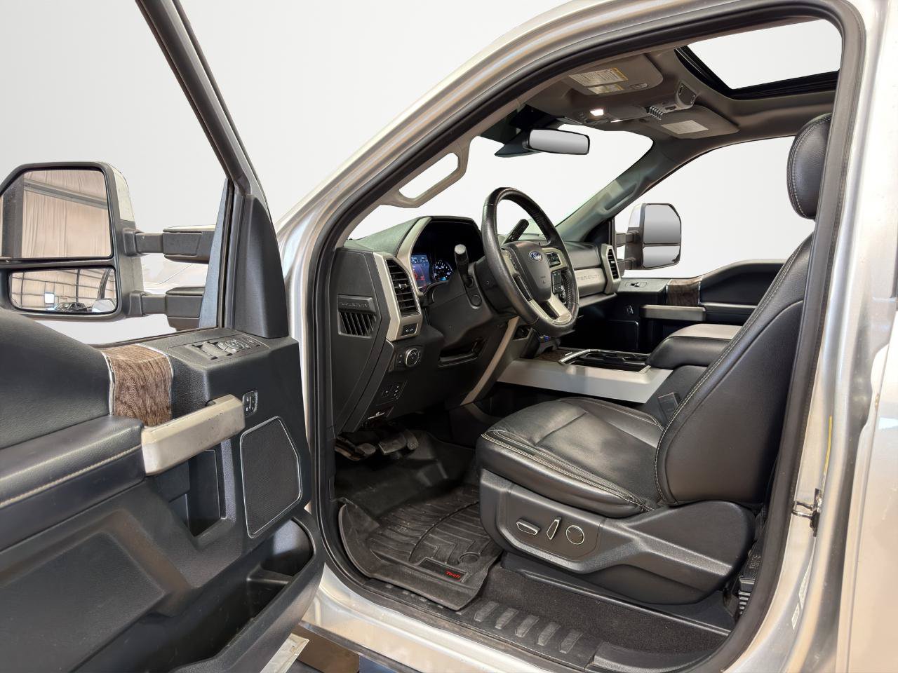 Used 2019 Ford F350 Lariat w/ Lariat Ultimate Package AWD/4WD image 13