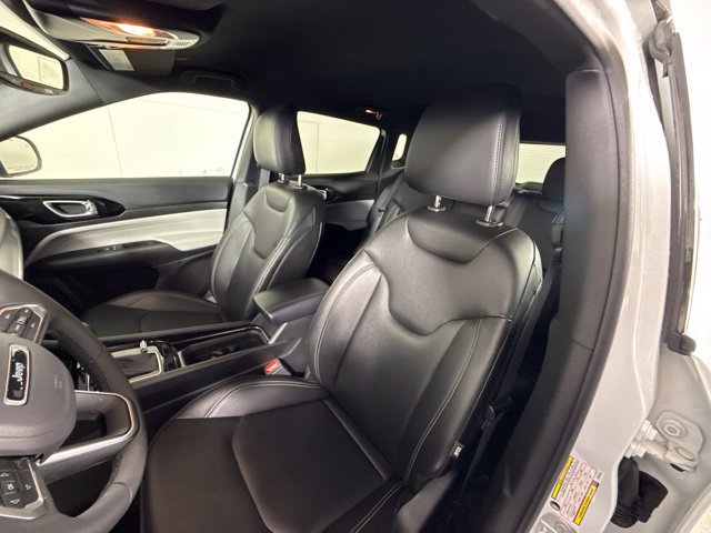 Used 2025 Jeep Compass Limited AWD/4WD image 16