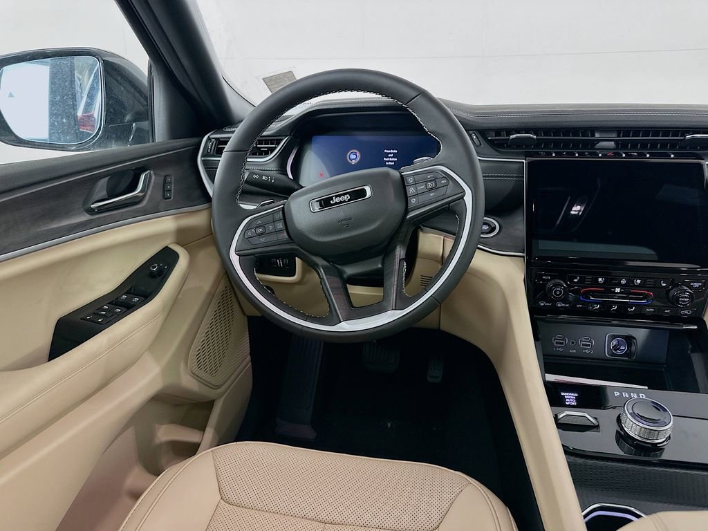 New 2025 Jeep Grand Cherokee L Limited w/ Luxury Tech Group II image 31