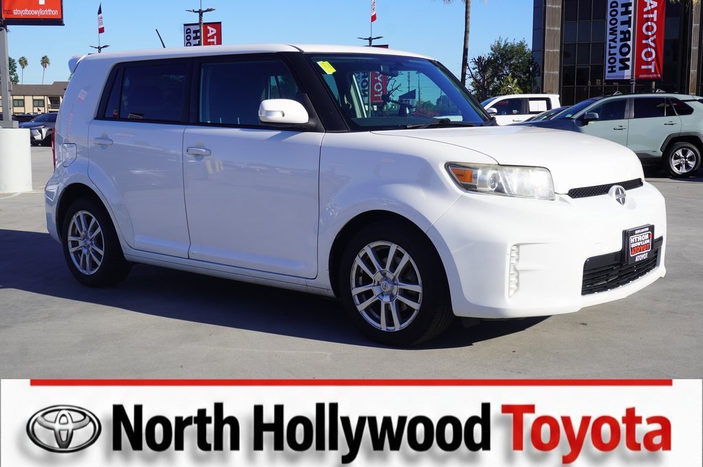 Used 2015 Scion xB Base image 1