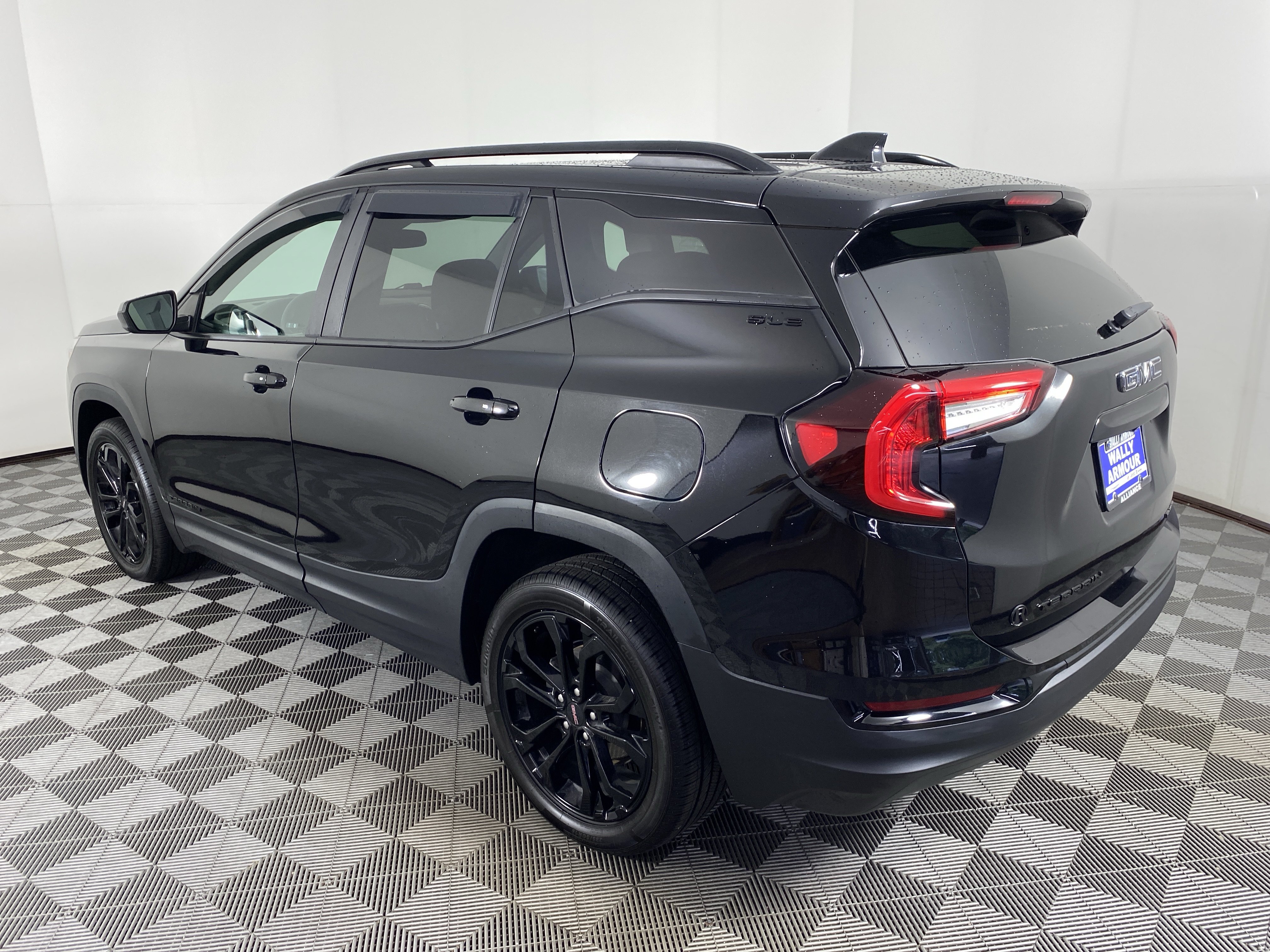 Used 2022 GMC Terrain SLE w/ Driver Convenience Package AWD/4WD image 11