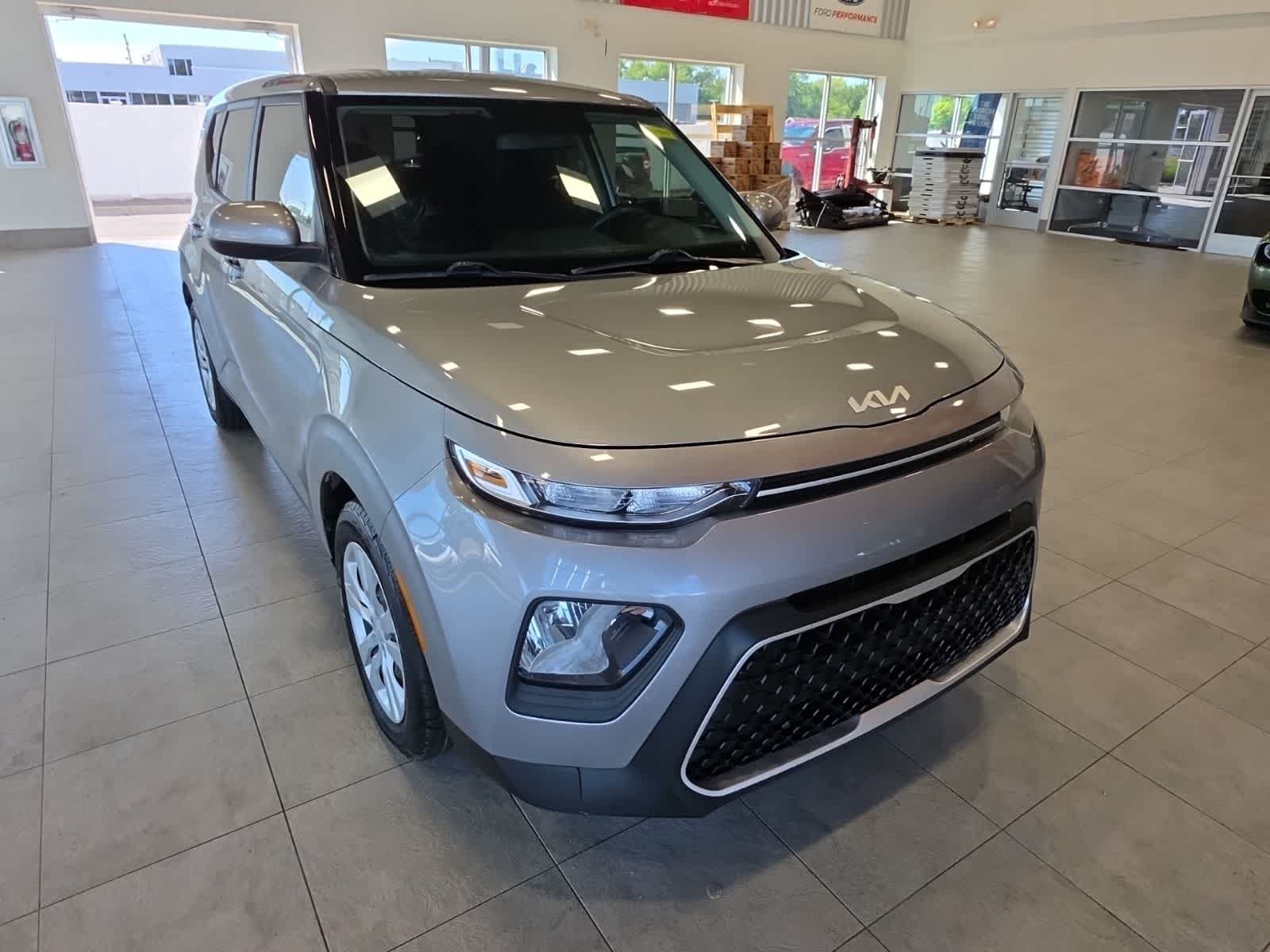Used 2022 Kia Soul LX FWD image 4