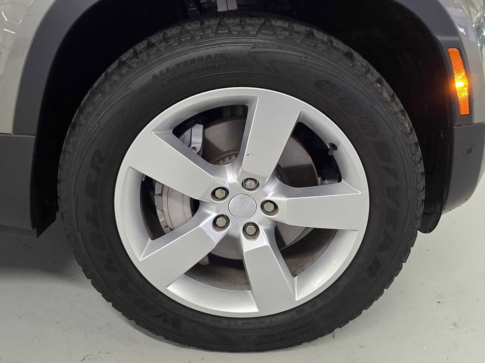 Used 2023 Land Rover Defender 130 SE image 10