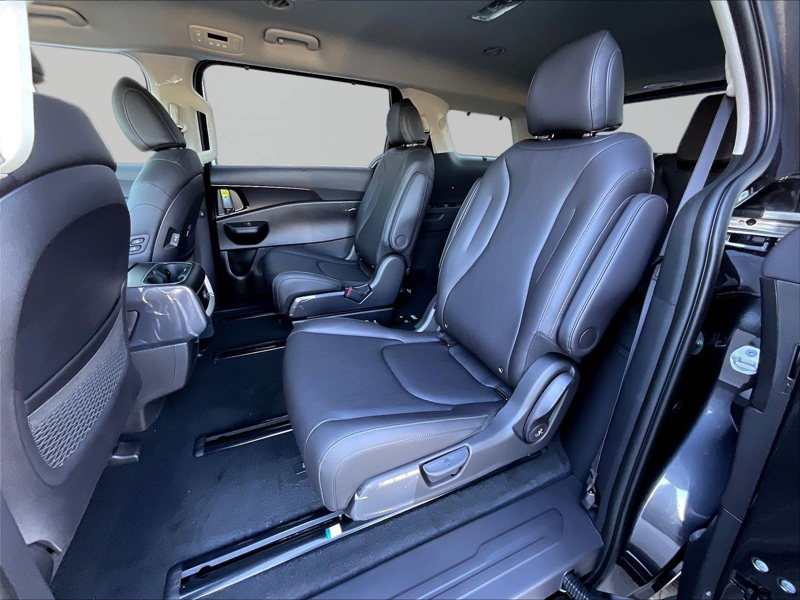 New 2027 Kia Carnival EX FWD image 18