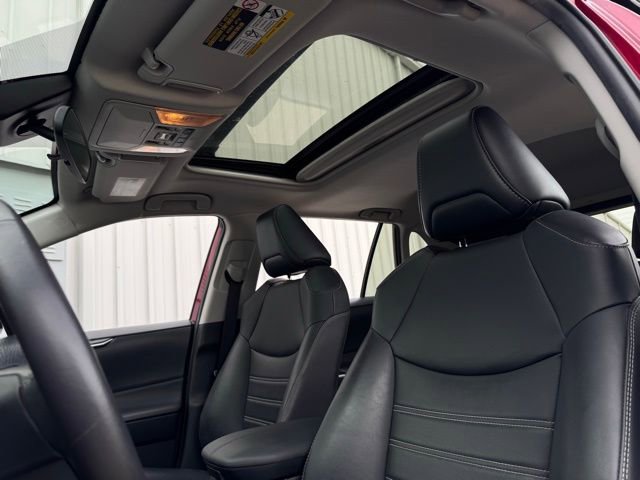 Used 2021 Toyota RAV4 XLE Premium image 40