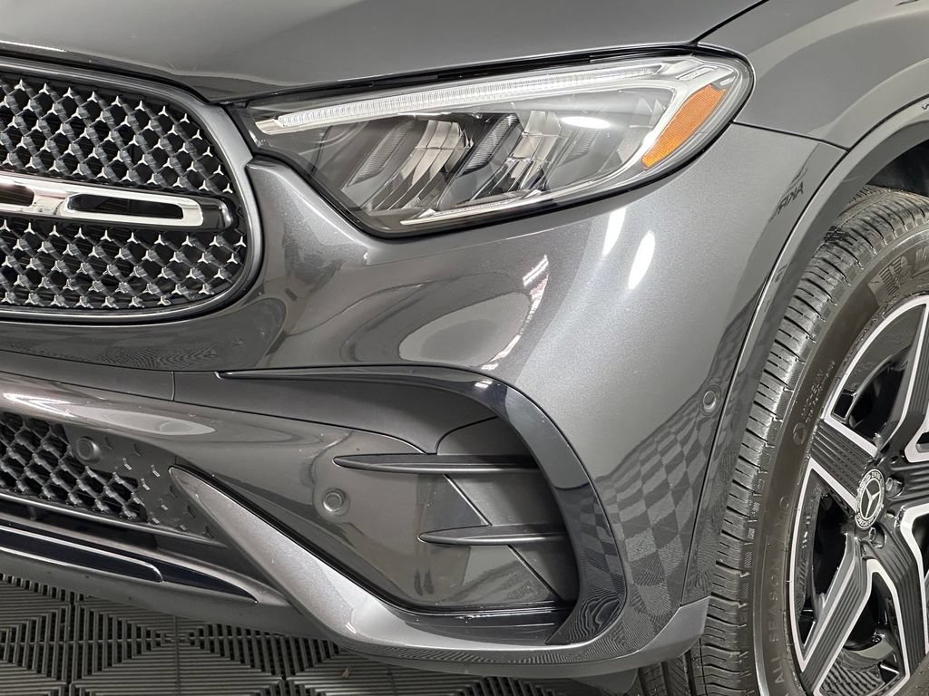 Used 2025 Mercedes-Benz GLC 300 4MATIC image 13