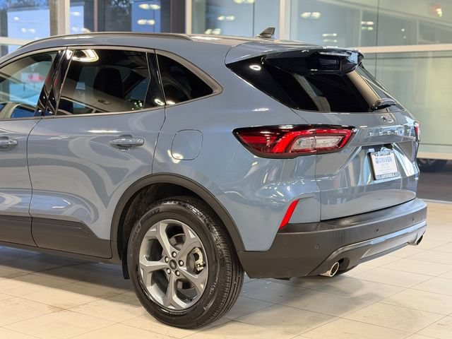 Used 2025 Ford Escape ST-Line w/ Tech Pack #1 AWD/4WD image 13