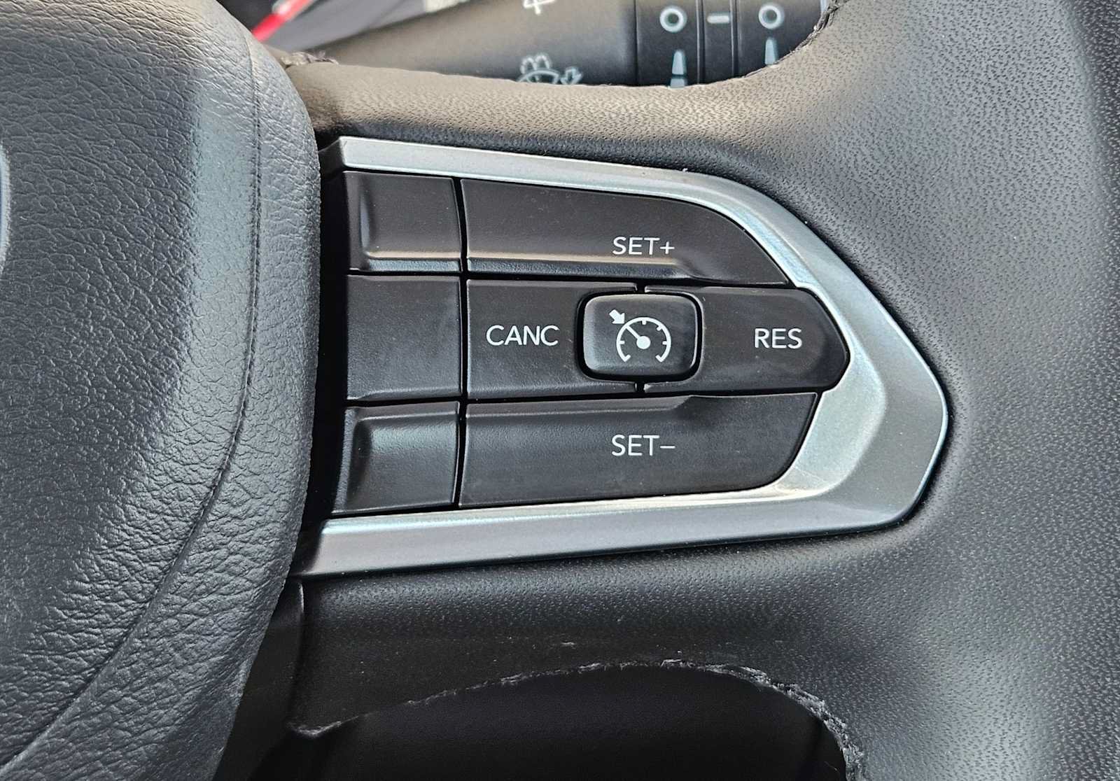 Used 2024 Jeep Compass Latitude AWD/4WD image 23