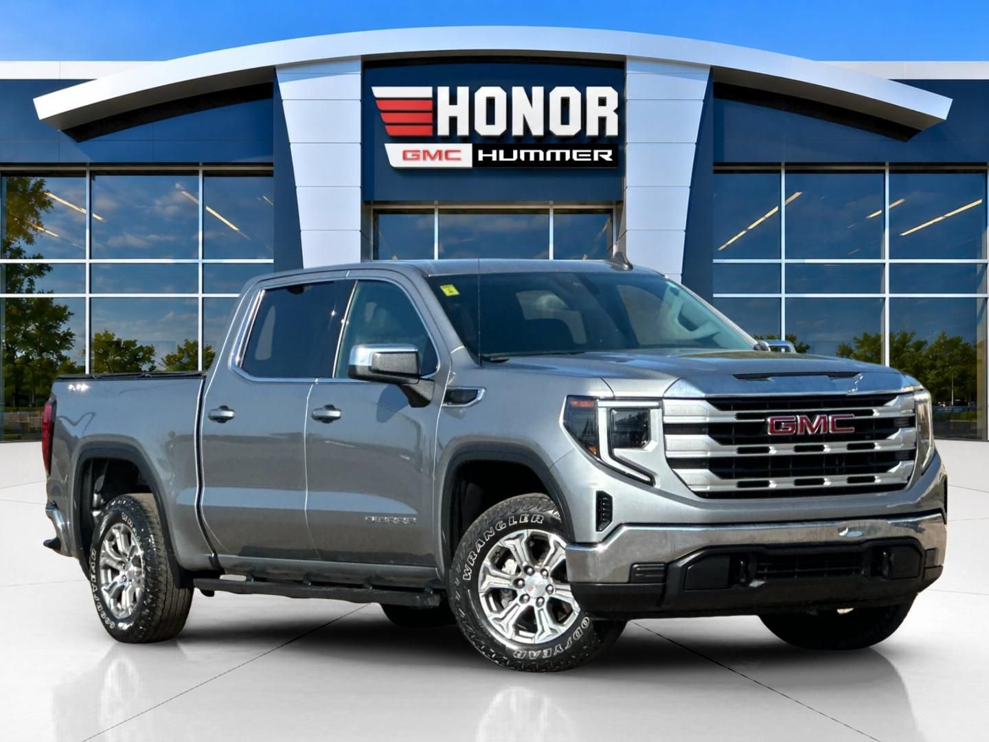Used 2023 GMC Sierra 1500 SLE AWD/4WD image 2