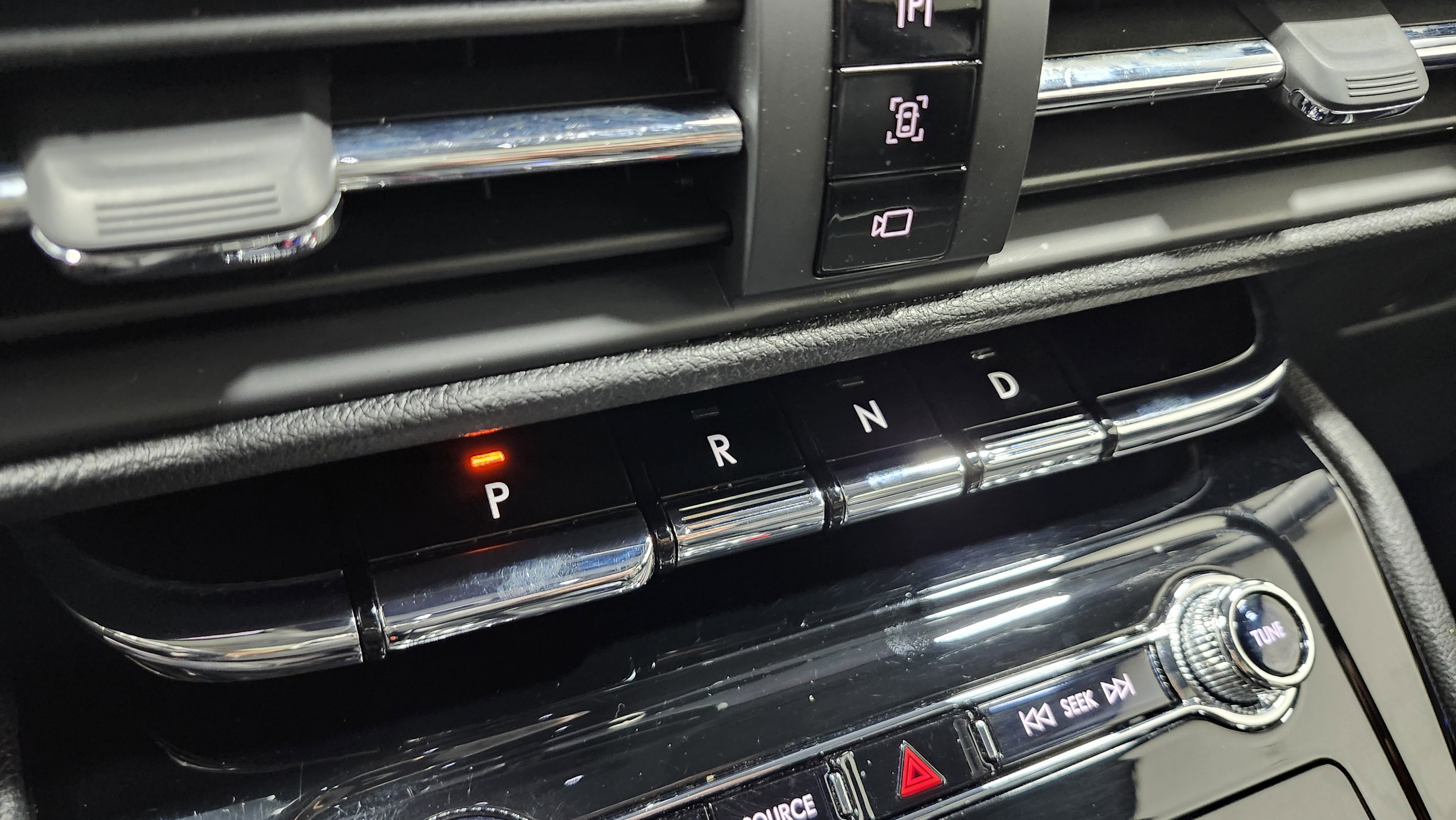 Used 2021 Lincoln Corsair AWD w/ Premium Package image 32