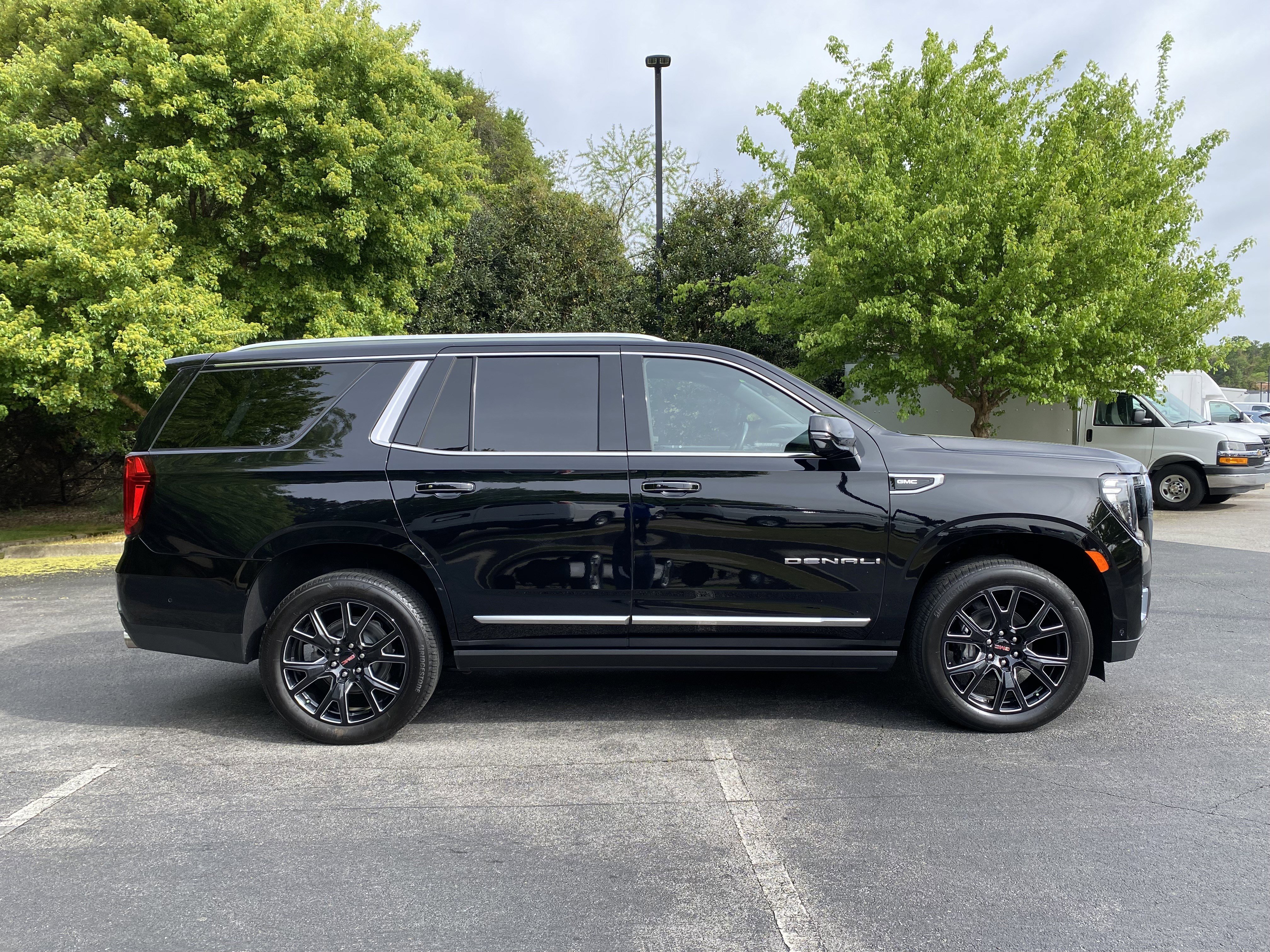 Used 2023 GMC Yukon Denali w/ Denali Reserve Package image 10