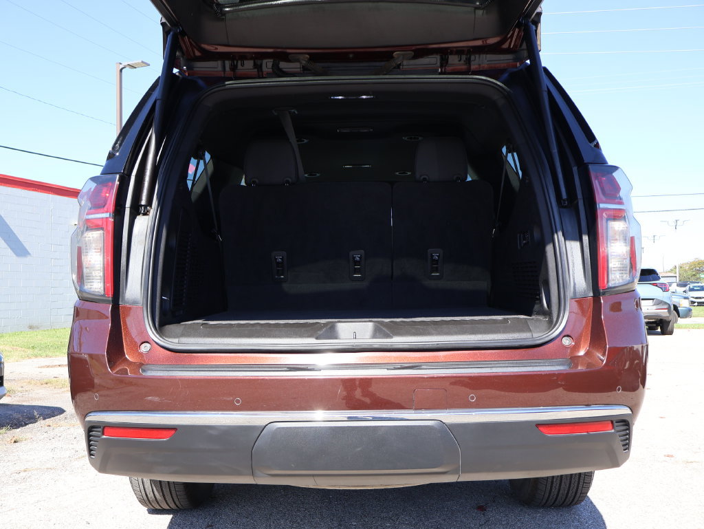 Used 2022 Chevrolet Suburban LT w/ Luxury Package AWD/4WD image 16