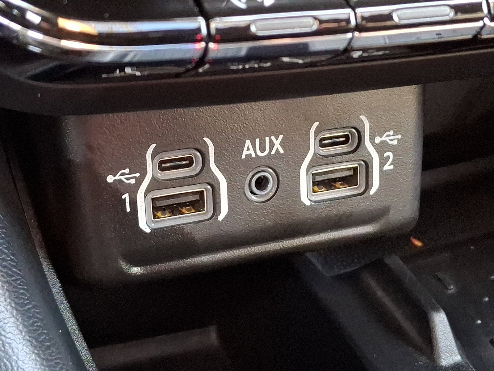 Certified 2025 Dodge Durango GT image 25