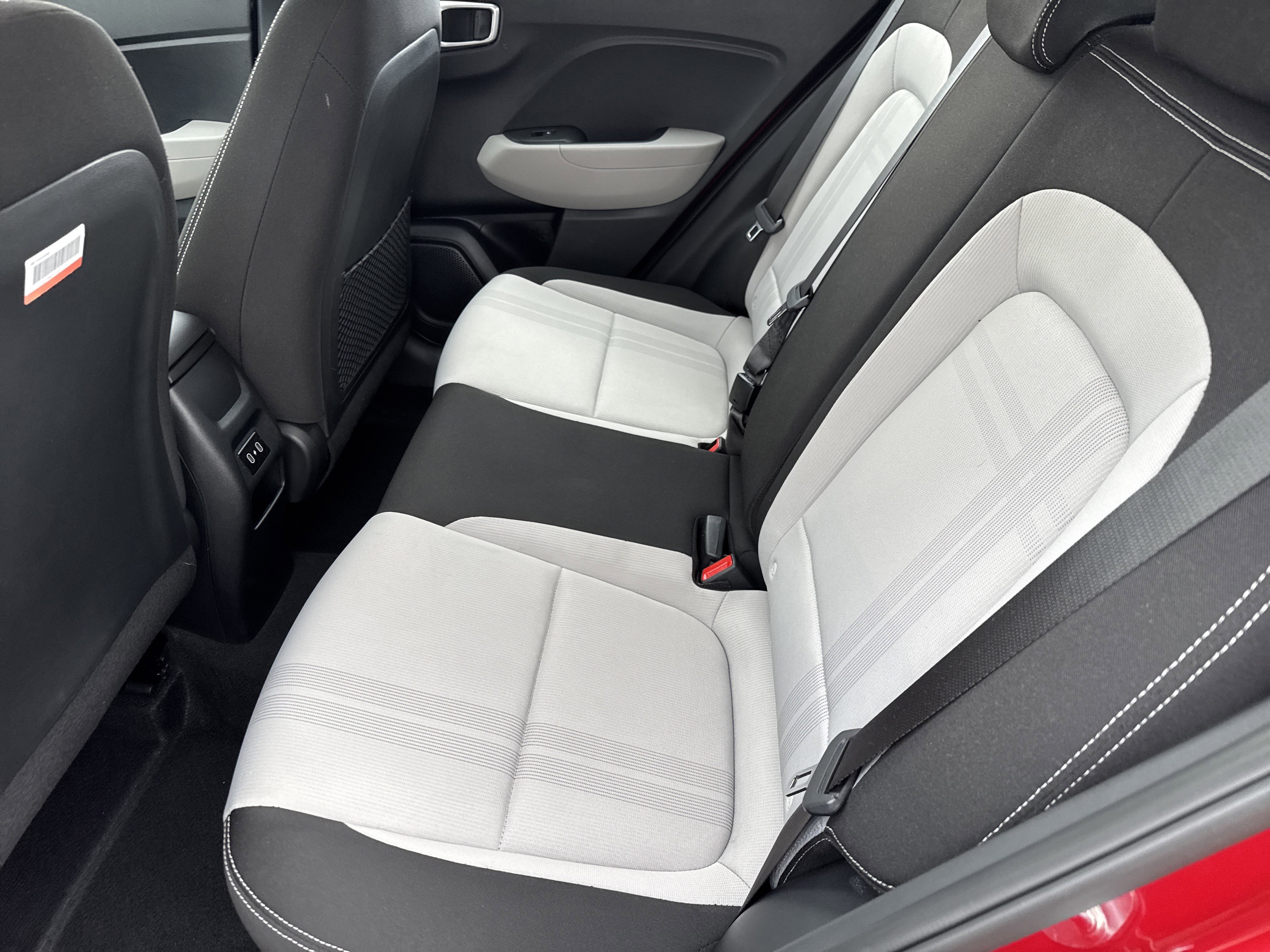 Certified 2025 Hyundai Venue SEL image 6