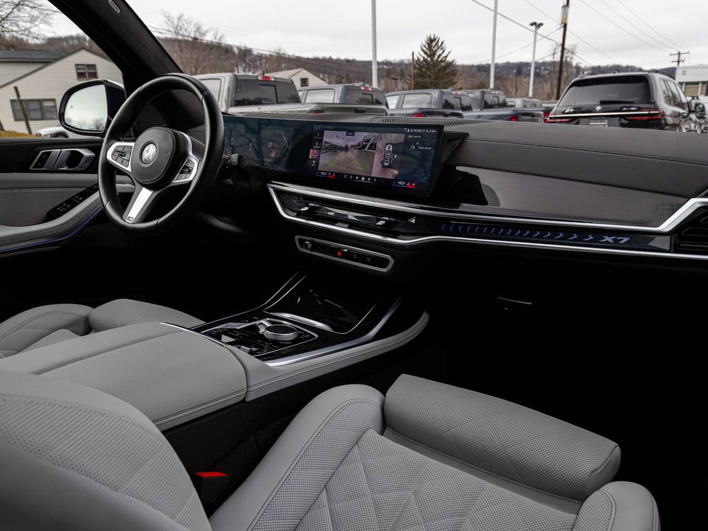 Used 2026 BMW X7 xDrive40i AWD/4WD image 32