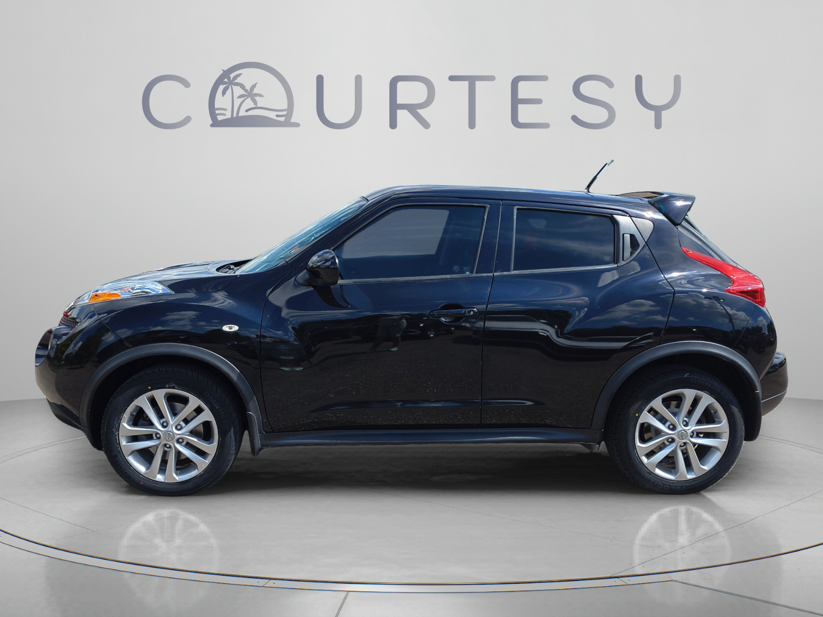 Used 2014 Nissan Juke SL FWD image 2