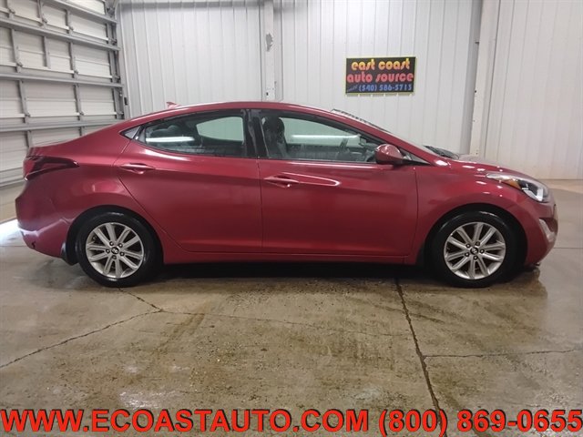 Used 2015 Hyundai Elantra SE w/ Option Group 02 FWD image 2